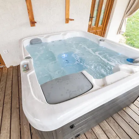 Glamping Podgoro With Private Hot Tube - Rogatec بيت للعطل